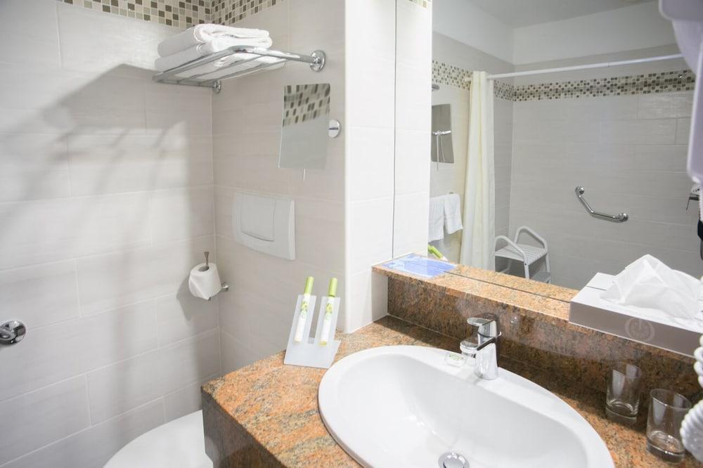 Hotel L'Arapede Колюр Екстериор снимка